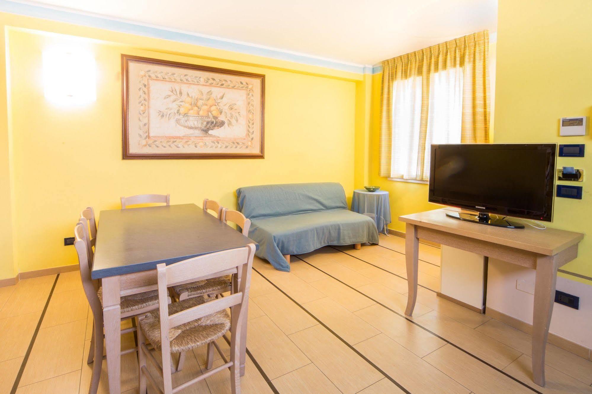 World Village Apartments Diano Marina Exterior photo